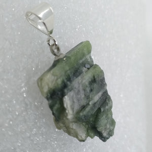 TURMALIN grün Verdelith Anhänger 925 Sterling Silber Rohstein Kristall Lepidolith grüner