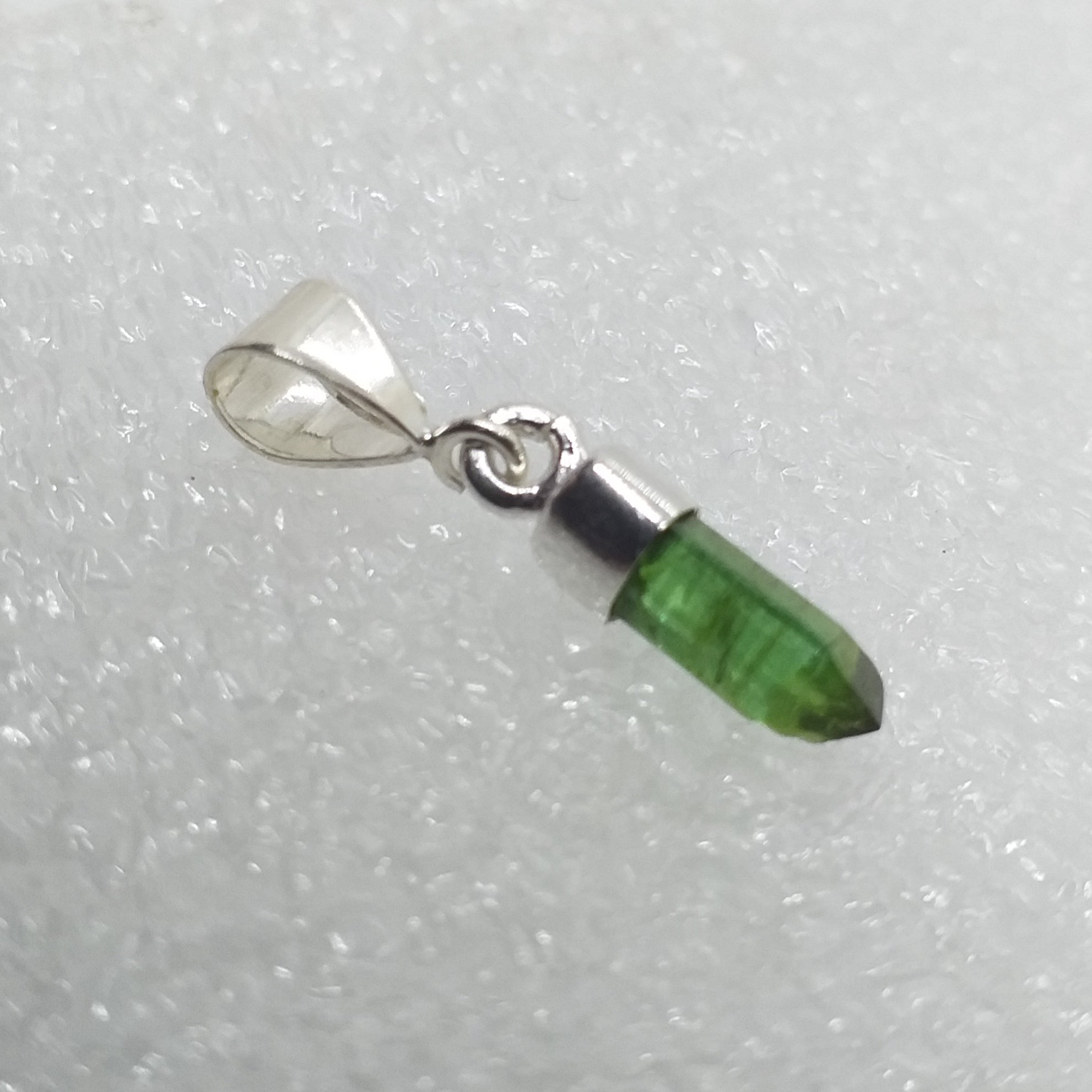 grüner TURMALIN grün Verdelith Anhänger 925 Sterling Silber Rohstein Kristall 22mm
