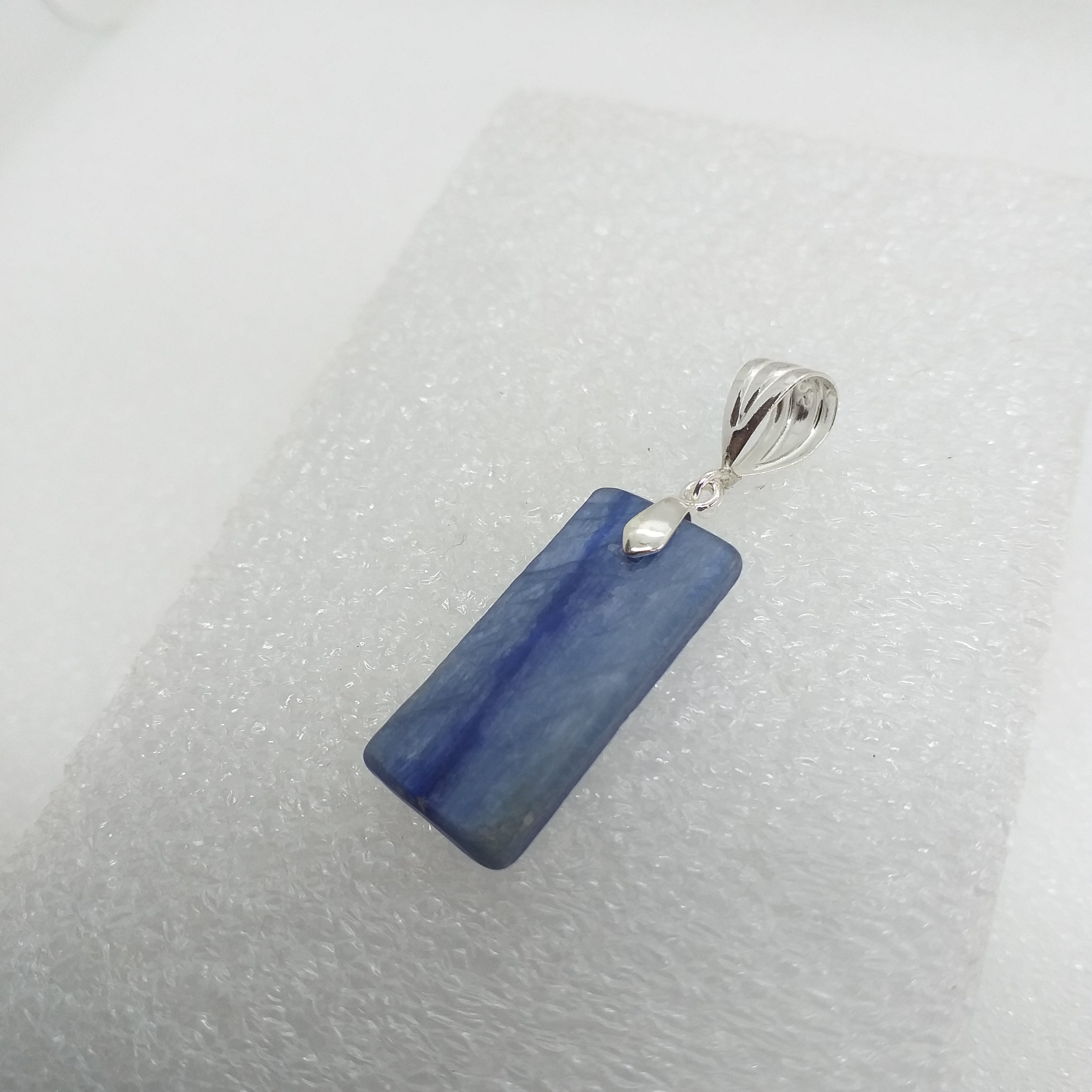 blauer KYANIT Anhänger 925 Sterling Silber Rohstein blau