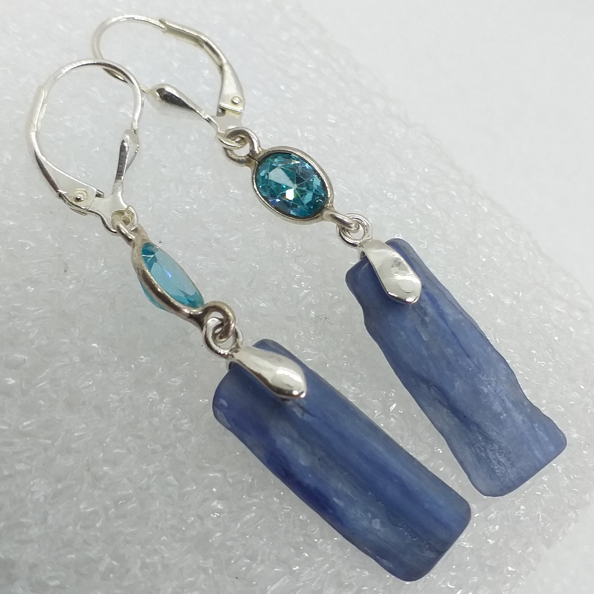 blauer KYANIT Ohrringe Ohrhänger 925 Sterling Silber Rohstein Klappbrisur blau