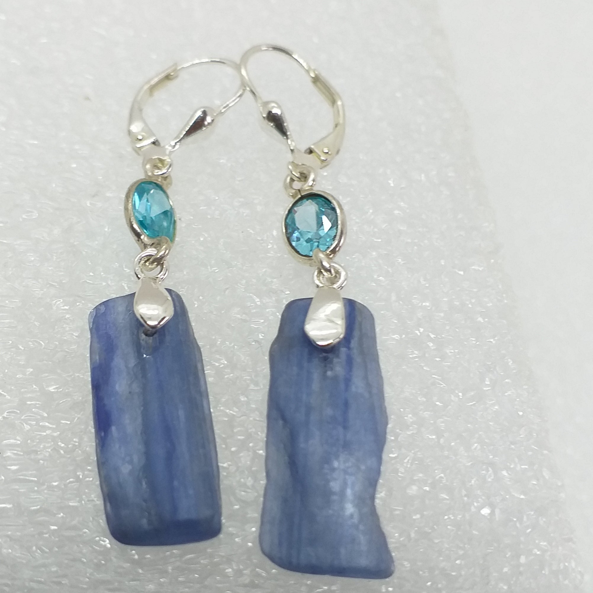blauer KYANIT Ohrringe Ohrhänger 925 Sterling Silber Rohstein Klappbrisur blau