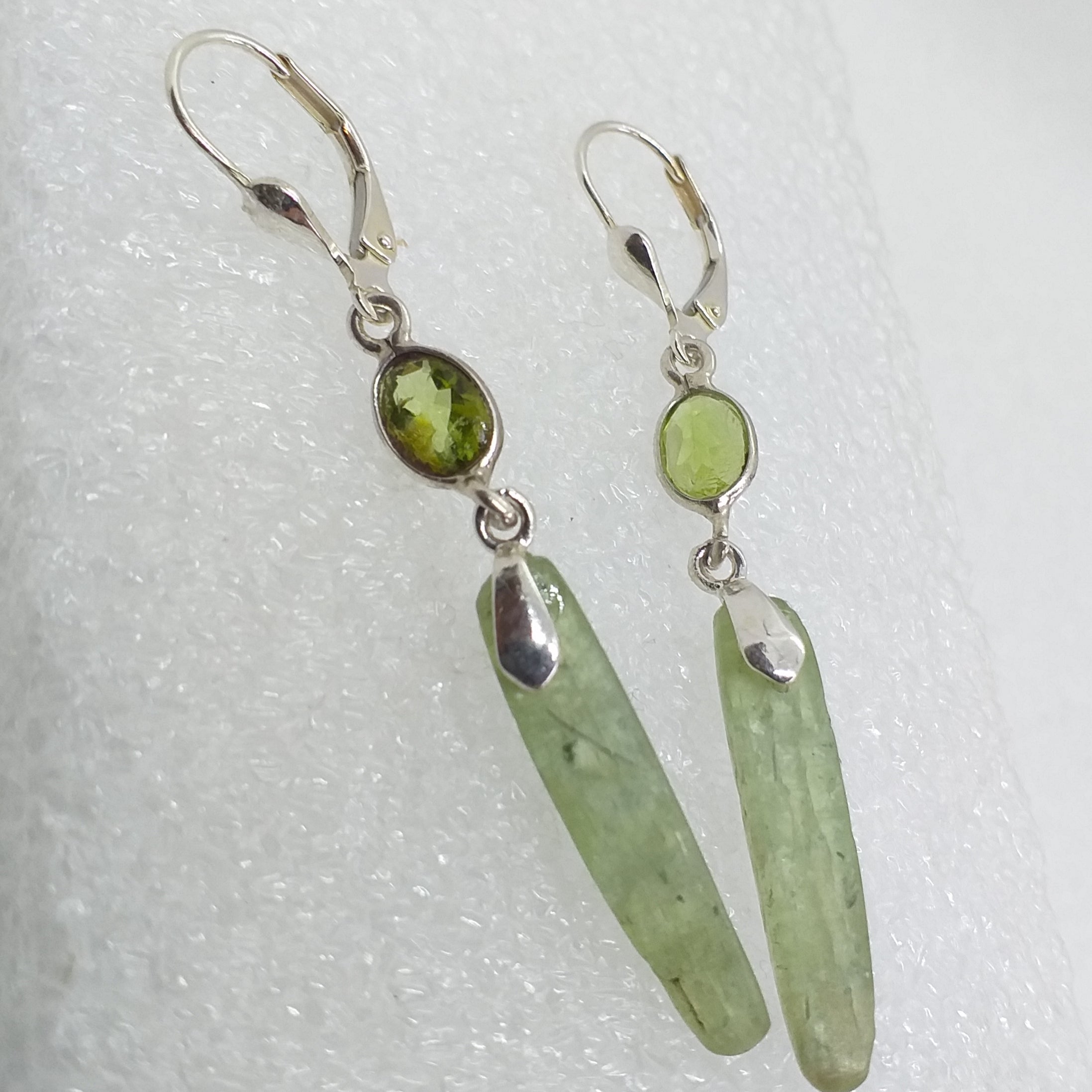 KYANIT grün Ohrringe Ohrhänger 925 Sterling Silber Klappbrisur Peridot