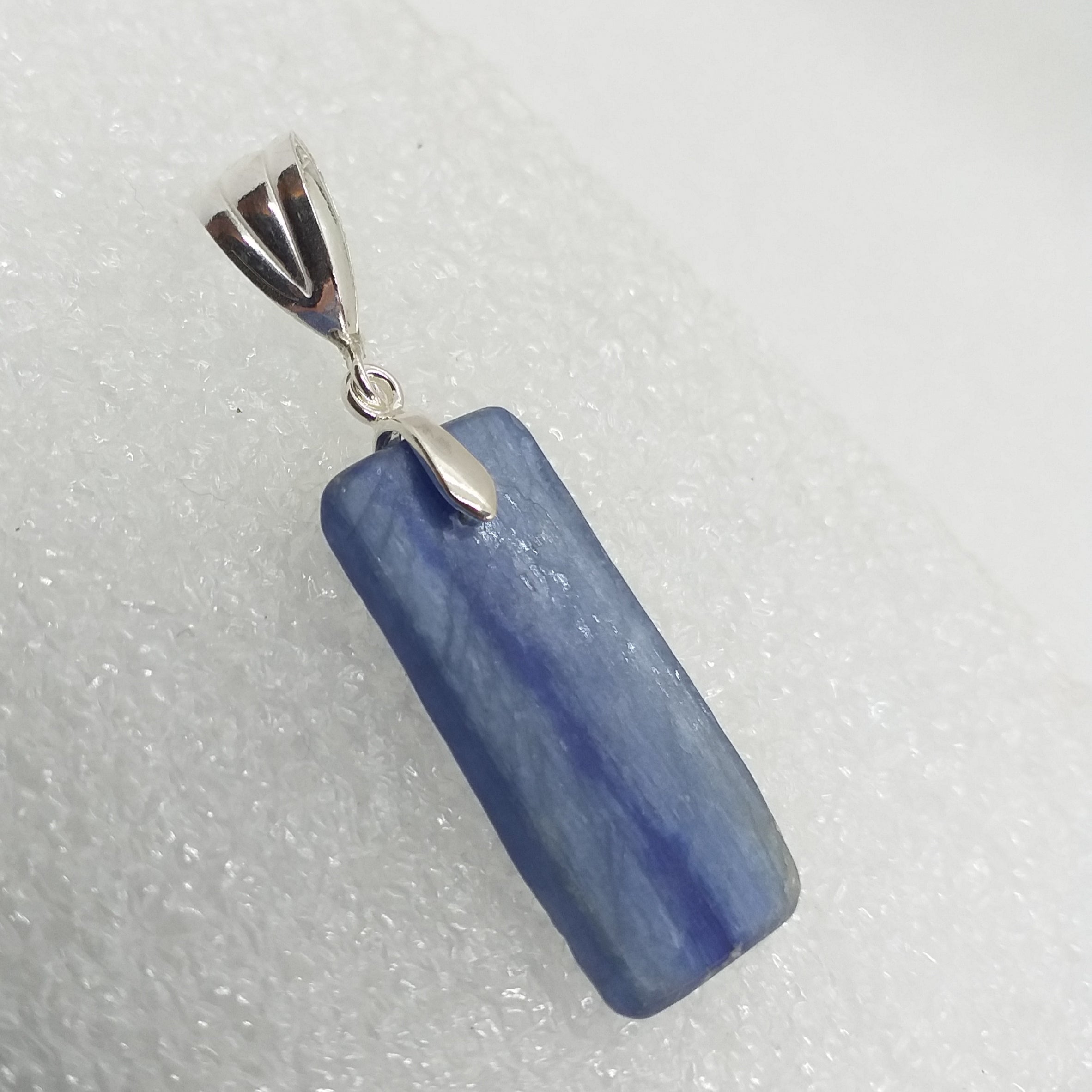 blauer KYANIT Anhänger 925 Sterling Silber Rohstein blau
