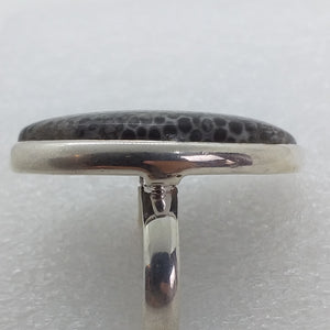 SCHWARZE FOSSILKORALLE Ring Gr. 18 925 Sterling Silber